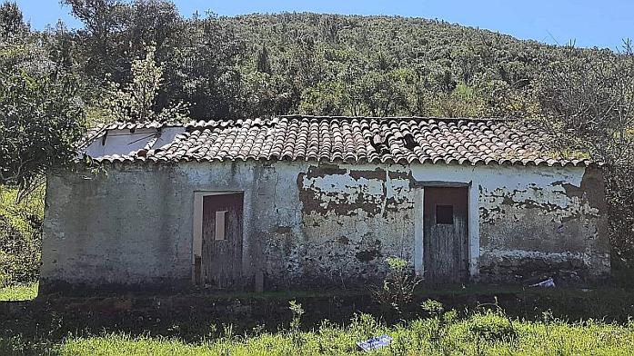 ruin with land for sale Sao Marcos da Serrra